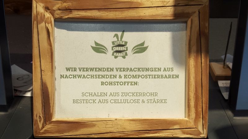 Little Green Rabbit packaging statement saying in German "we are using packaging made of renewable and compostable materials".