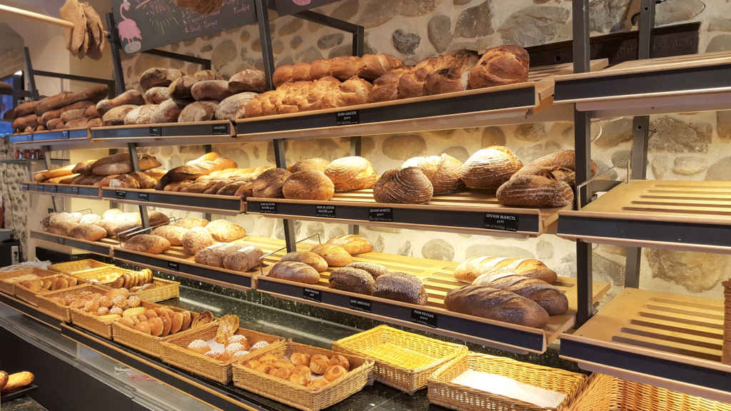 Vegans and non-vegans go out to eat in Geneva. Bakery Wolfisberg Carouge. Bread display.