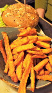 Burger with sweet potatoe fries Hans im Glück