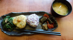 Onigiri Set mit Miso Suppe