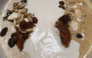 Two types of porridge with cashew cream