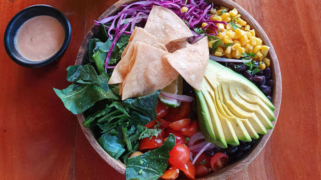La hoja verde bowl with dressing - Vegan on Yucatan